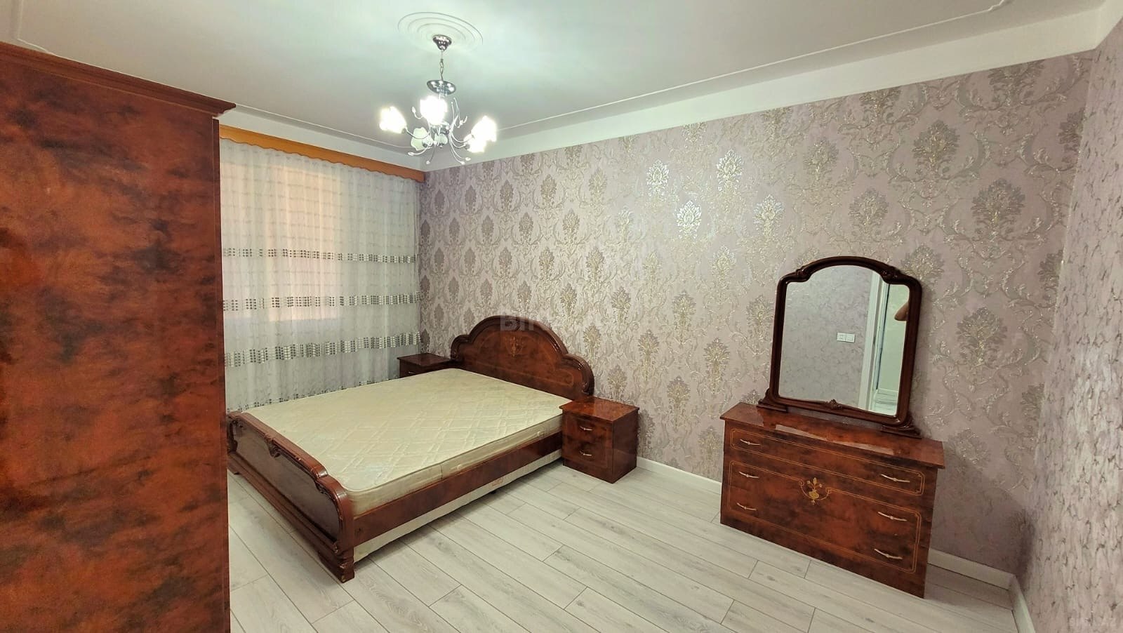 3 otaqlı Köhnə tikili, Azadlıq Prospekti m., Bakı