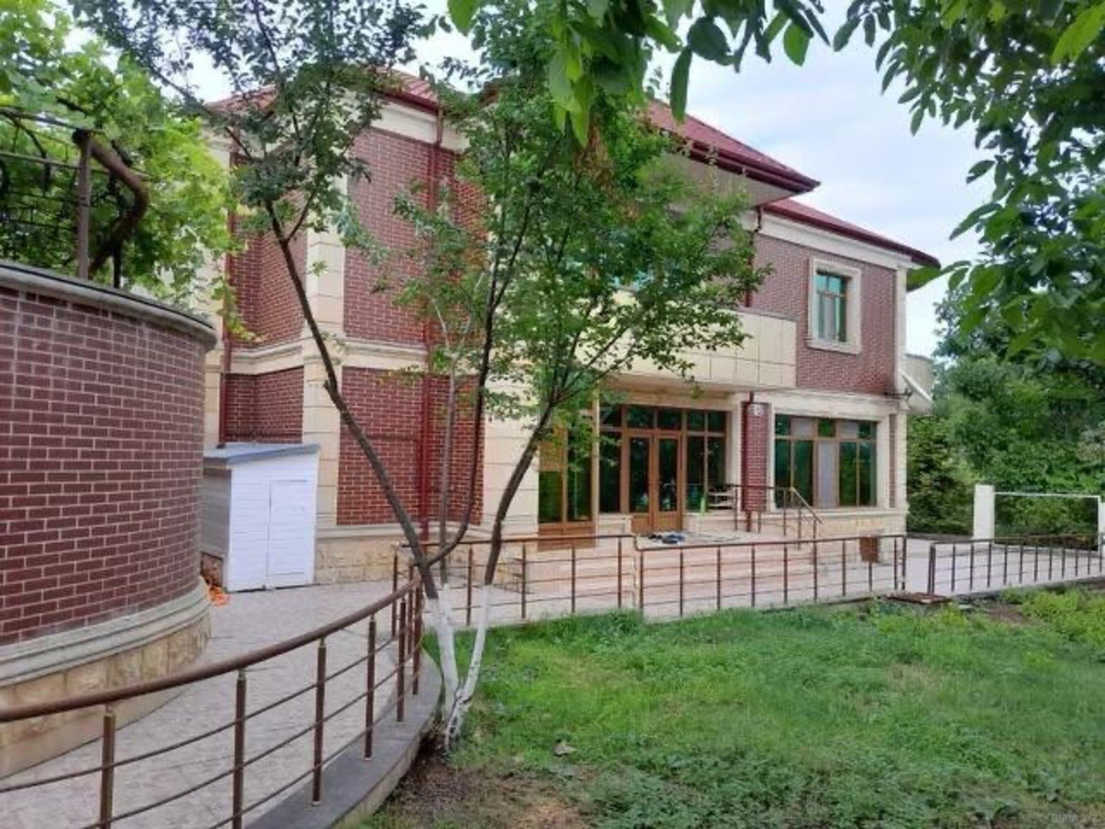 8 otaqlı Həyət evi/Bağ evi, Şamaxı