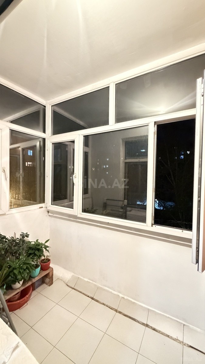 3 otaqlı Köhnə tikili, Memar Əcəmi m., Bakı