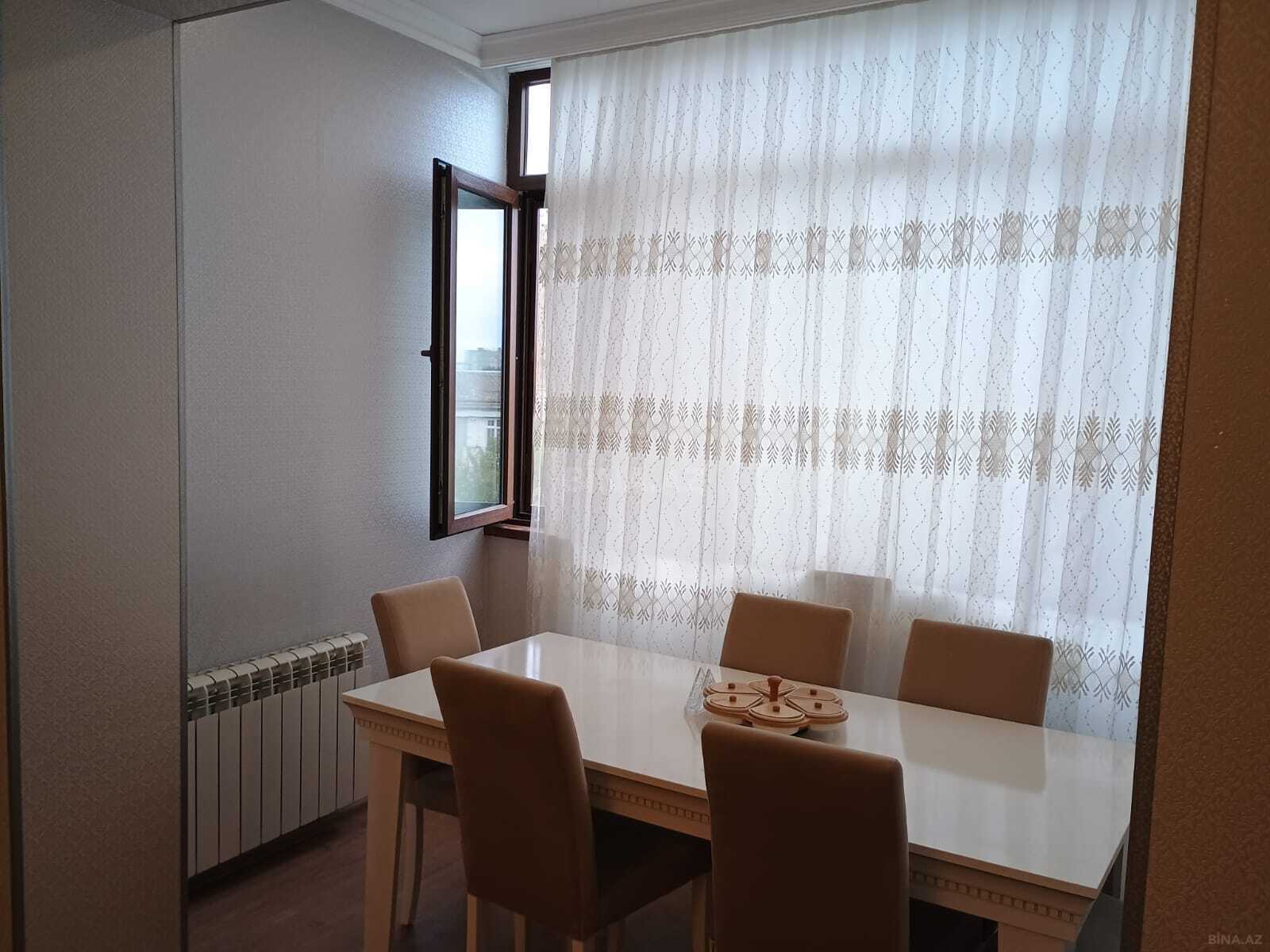 3 otaqlı Köhnə tikili, Bakıxanov q., Bakı