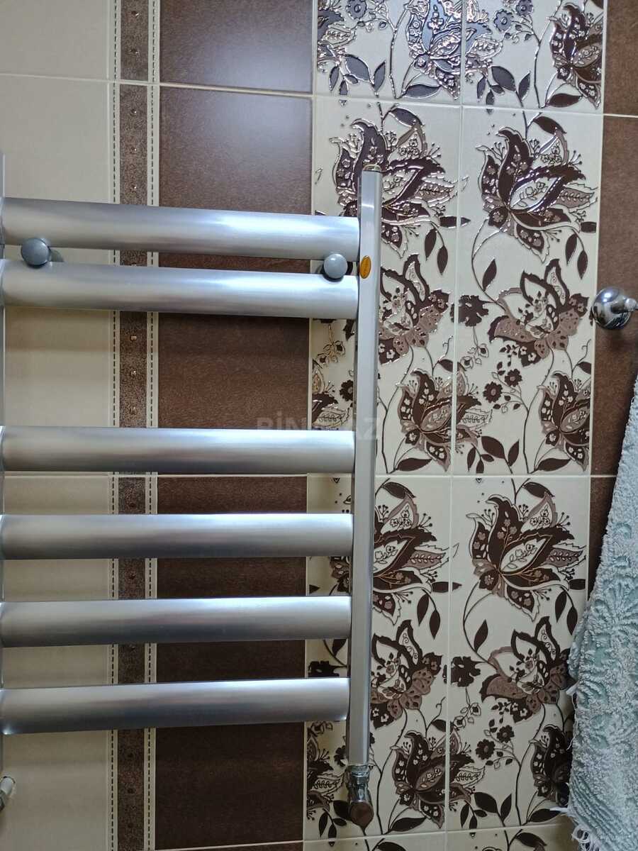 3 otaqlı Köhnə tikili, Bakıxanov q., Bakı