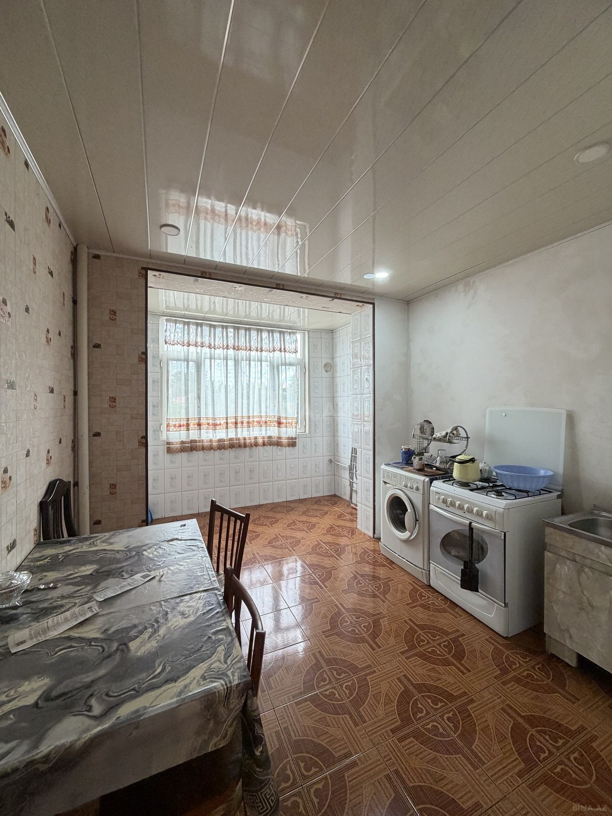 3 otaqlı Köhnə tikili, Bakıxanov q., Bakı