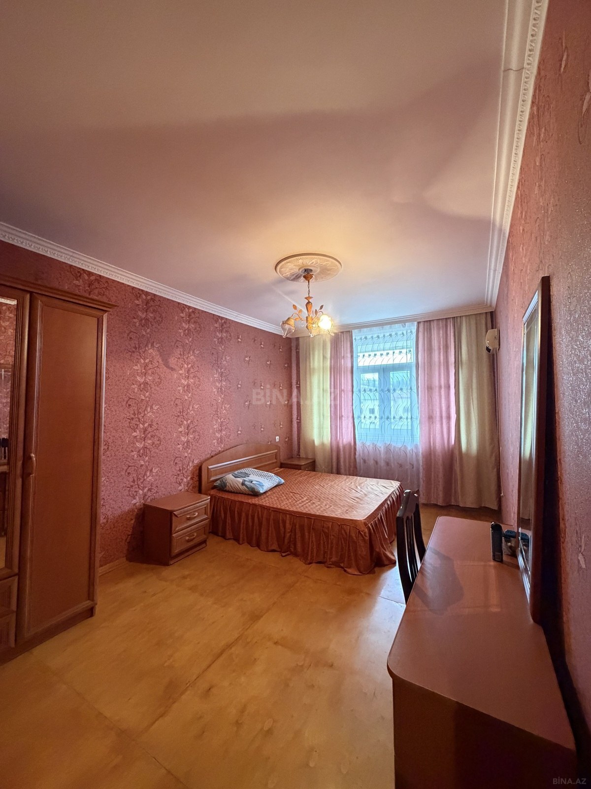 3 otaqlı Köhnə tikili, Bakıxanov q., Bakı