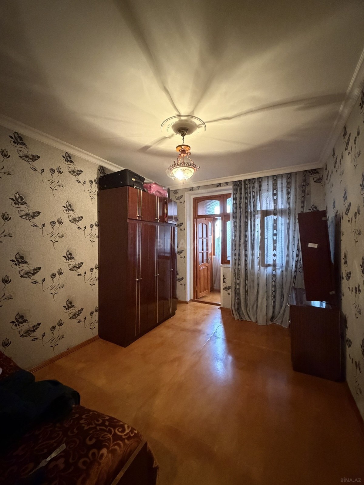 3 otaqlı Köhnə tikili, Bakıxanov q., Bakı