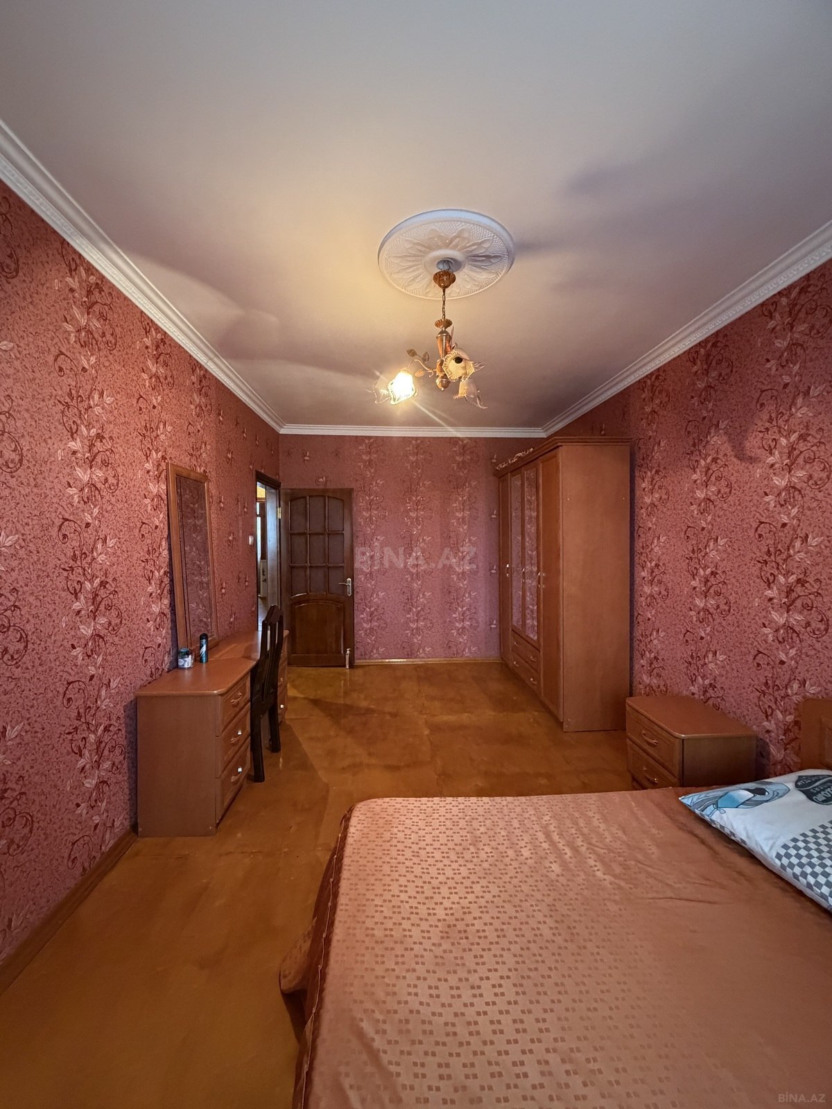 3 otaqlı Köhnə tikili, Bakıxanov q., Bakı