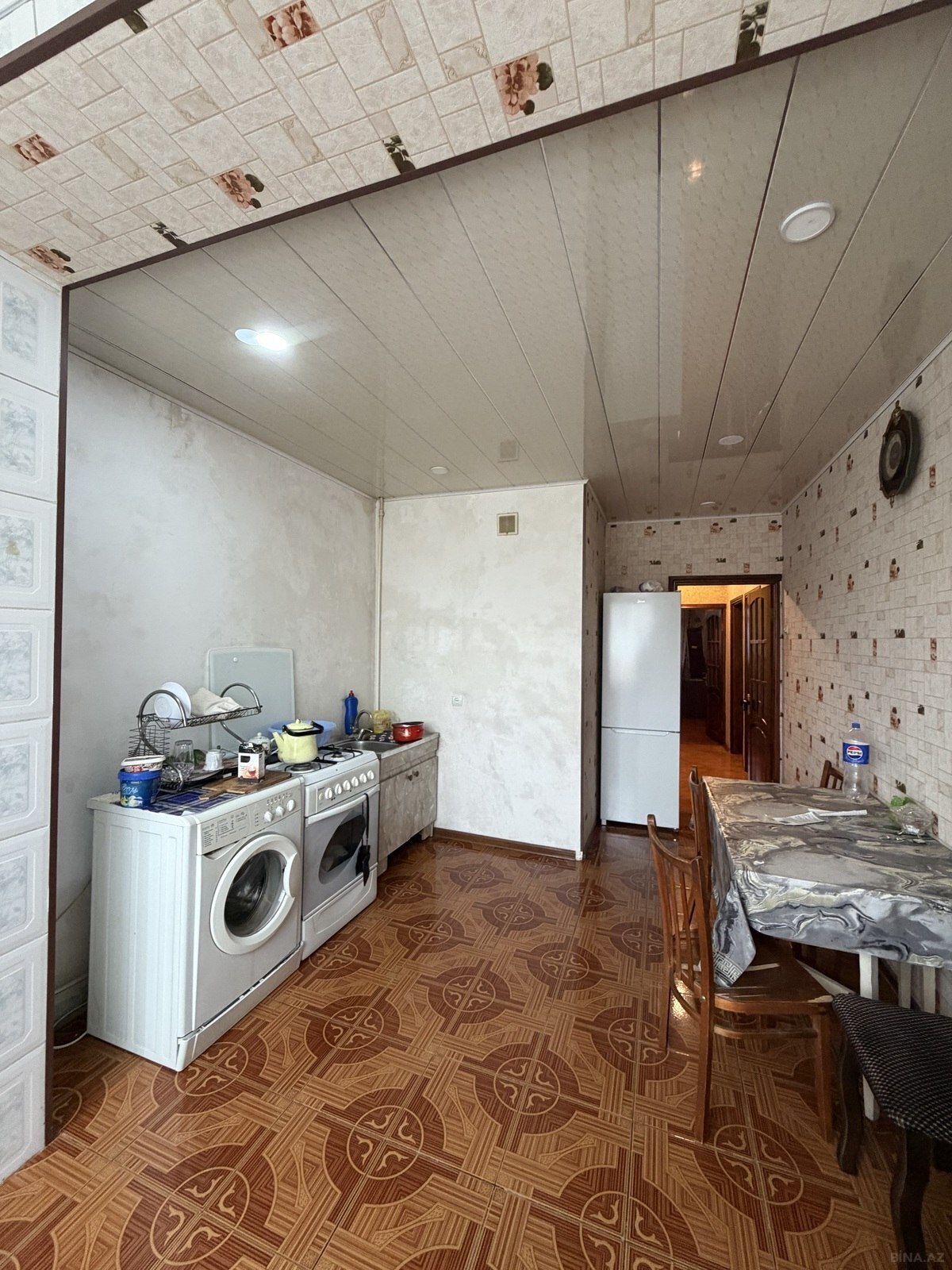 3 otaqlı Köhnə tikili, Bakıxanov q., Bakı