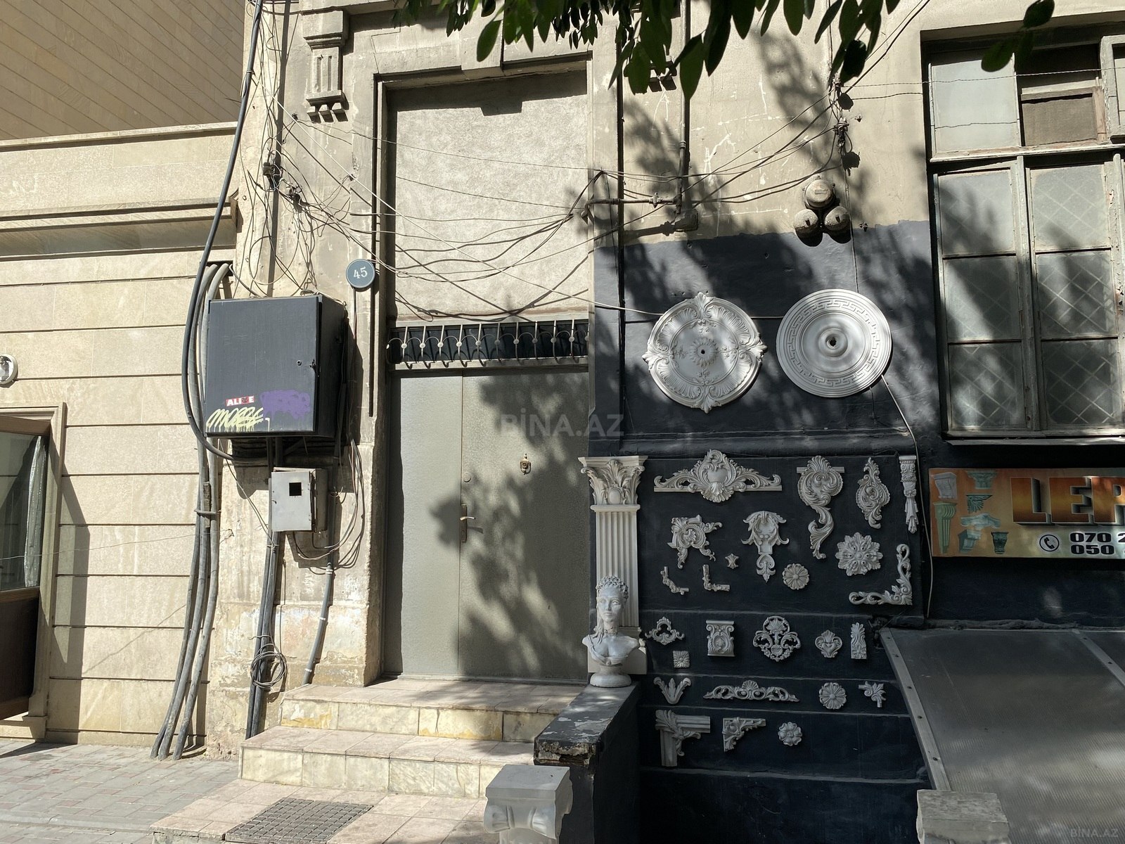 3 otaqlı Köhnə tikili, Nizami m., Bakı
