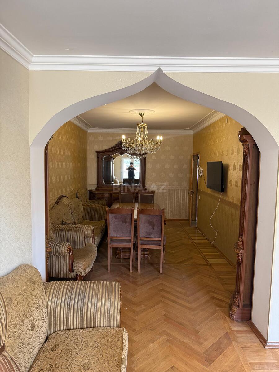 3 otaqlı Köhnə tikili, Xalqlar Dostluğu m., Bakı