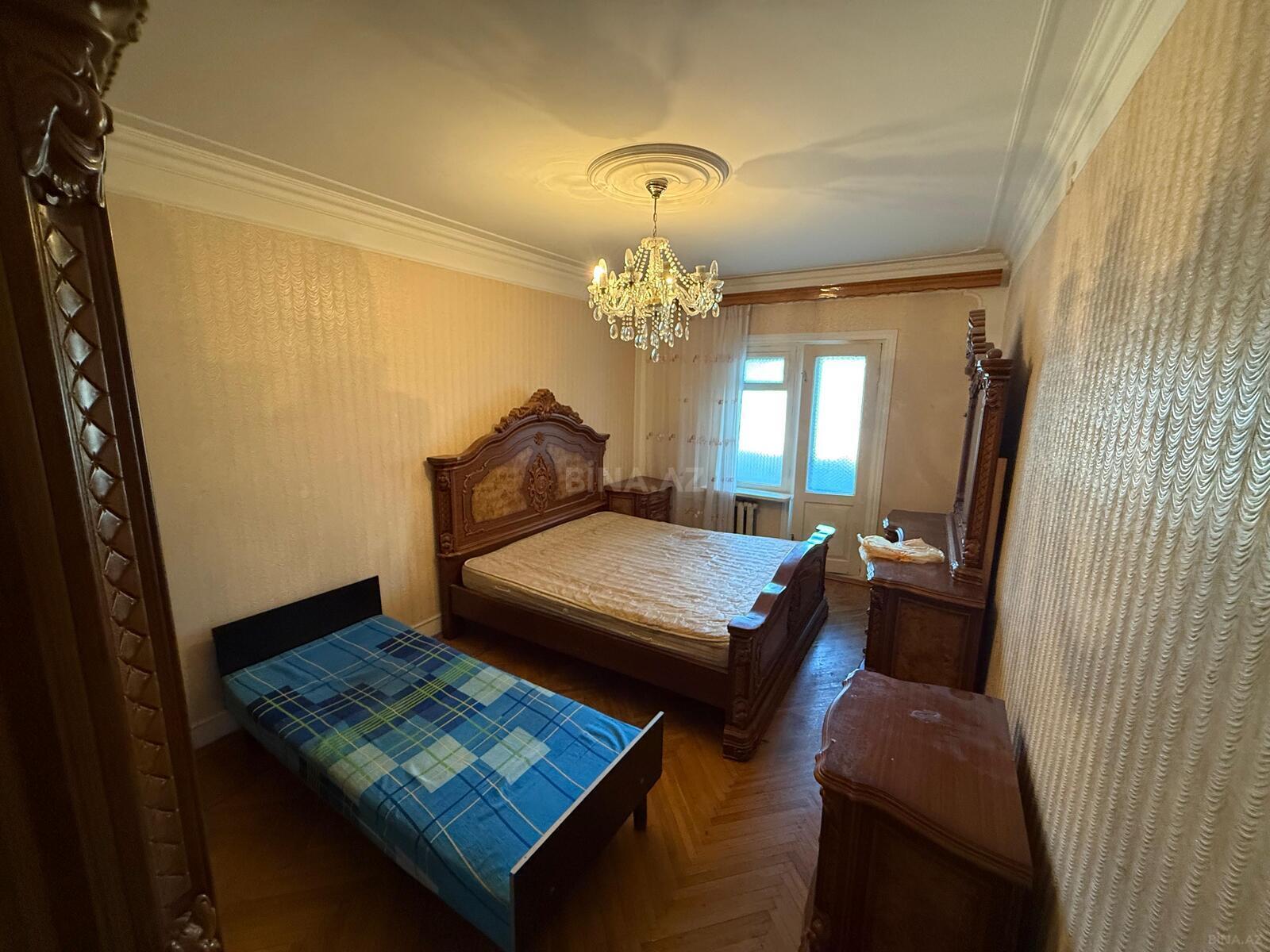 3 otaqlı Köhnə tikili, Xalqlar Dostluğu m., Bakı
