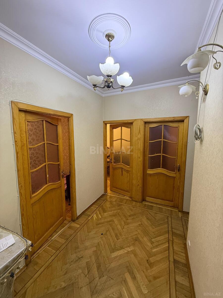 3 otaqlı Köhnə tikili, Xalqlar Dostluğu m., Bakı