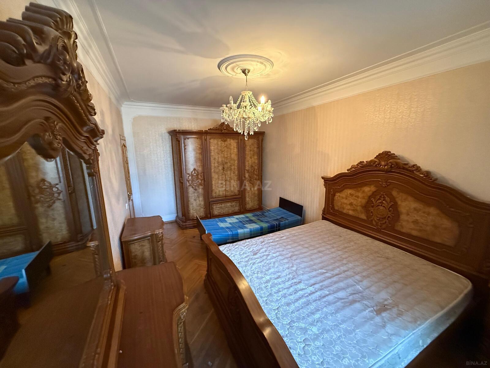 3 otaqlı Köhnə tikili, Xalqlar Dostluğu m., Bakı