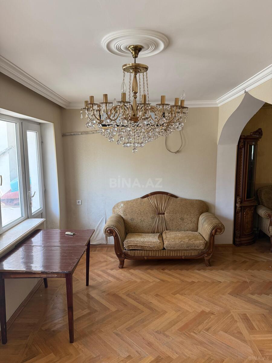 3 otaqlı Köhnə tikili, Xalqlar Dostluğu m., Bakı