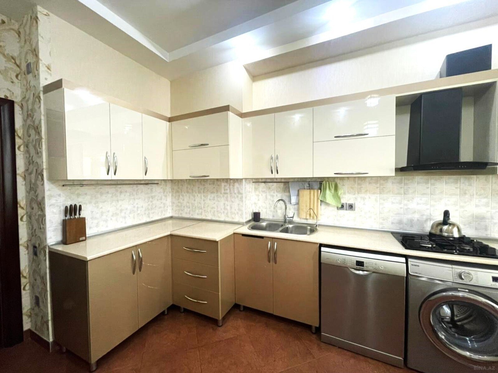 3 otaqlı Yeni tikili, Neftçilər m., Bakı