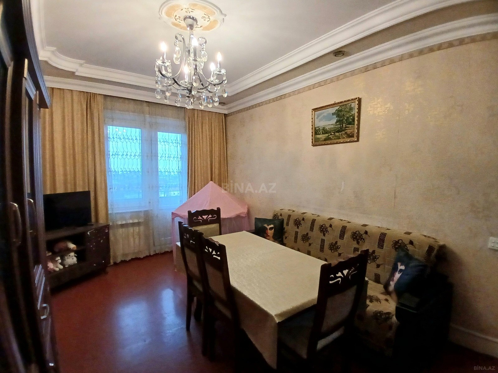 3 otaqlı Köhnə tikili, Xalqlar Dostluğu m., Bakı