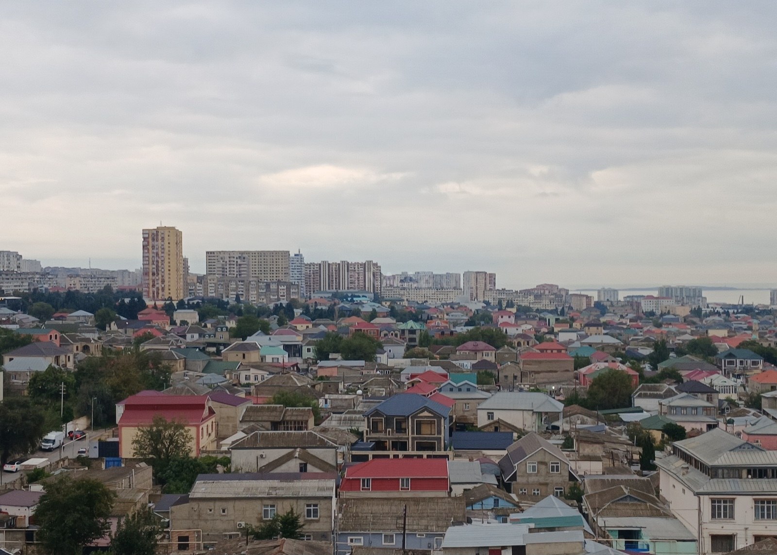 3 otaqlı Köhnə tikili, Xalqlar Dostluğu m., Bakı