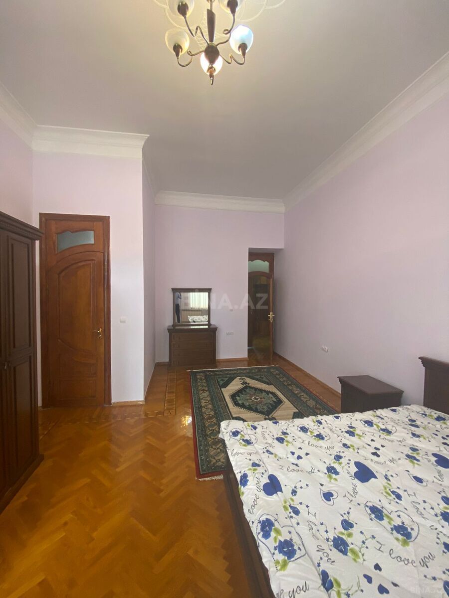 4 otaqlı Köhnə tikili, Nizami m., Bakı