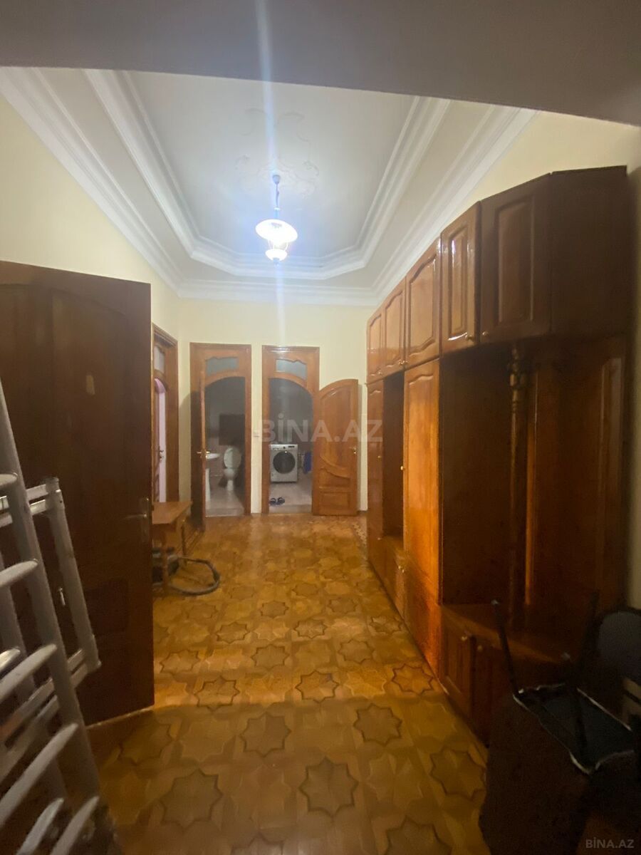 4 otaqlı Köhnə tikili, Nizami m., Bakı