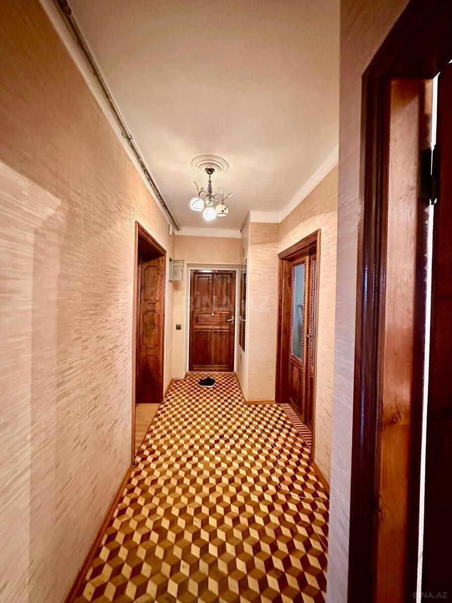 3 otaqlı Köhnə tikili, 8-ci mikrorayon q., Bakı