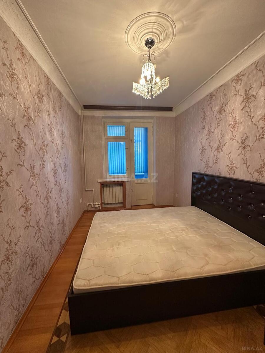 3 otaqlı Köhnə tikili, 8-ci mikrorayon q., Bakı