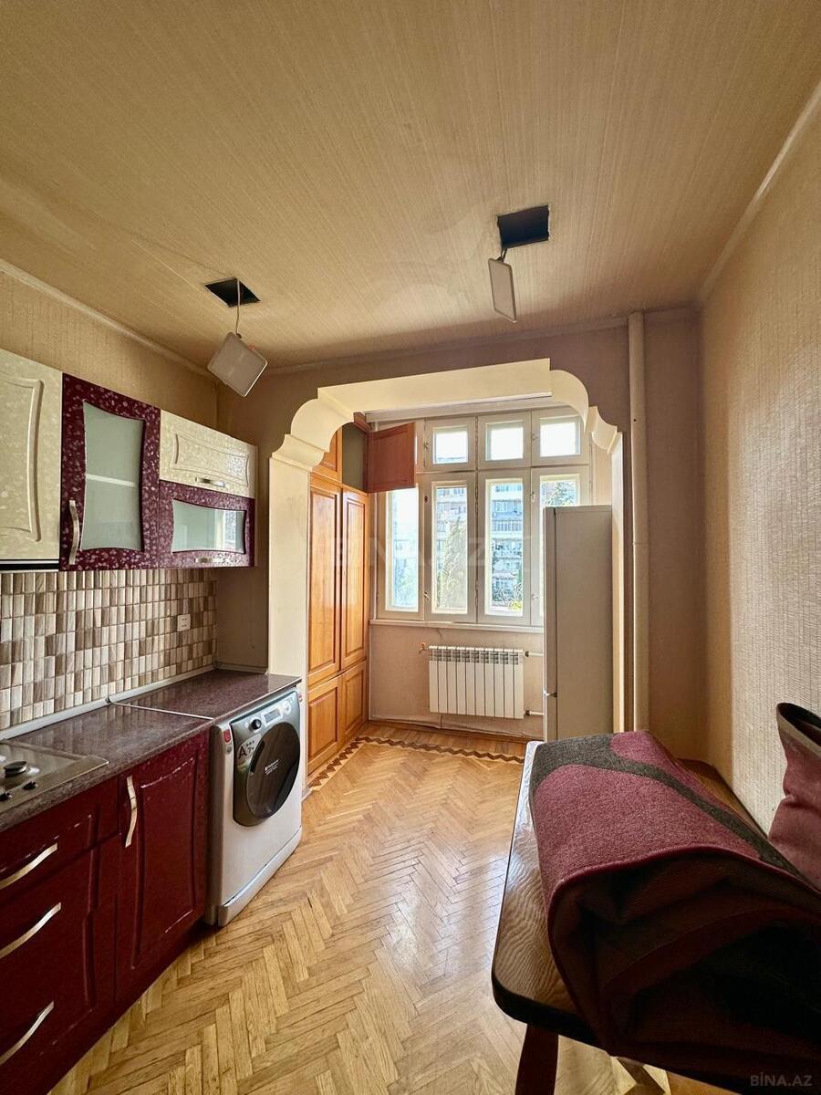 3 otaqlı Köhnə tikili, 8-ci mikrorayon q., Bakı
