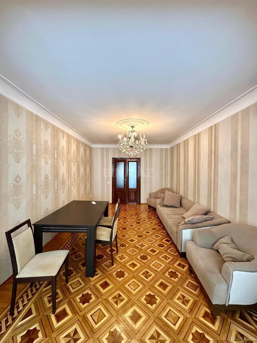 3 otaqlı Köhnə tikili, 8-ci mikrorayon q., Bakı