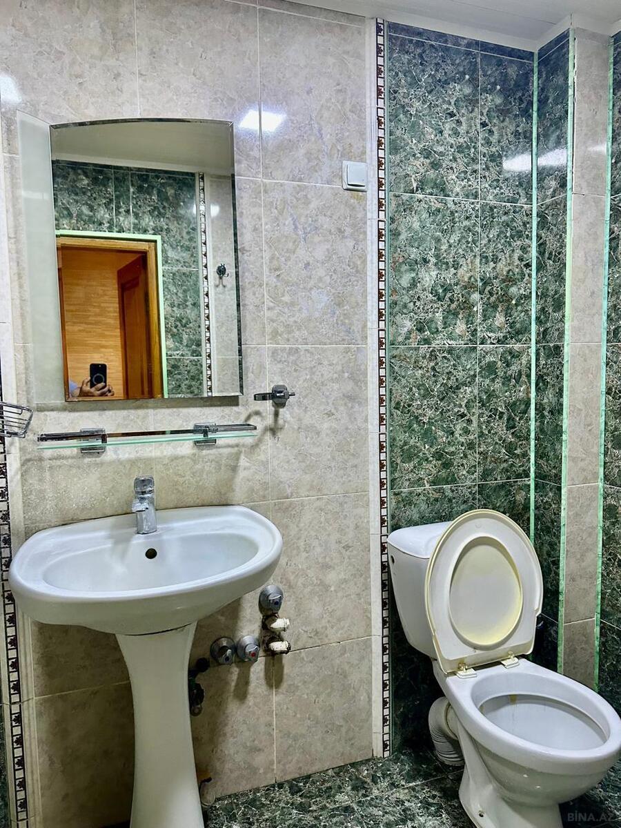 3 otaqlı Köhnə tikili, 8-ci mikrorayon q., Bakı