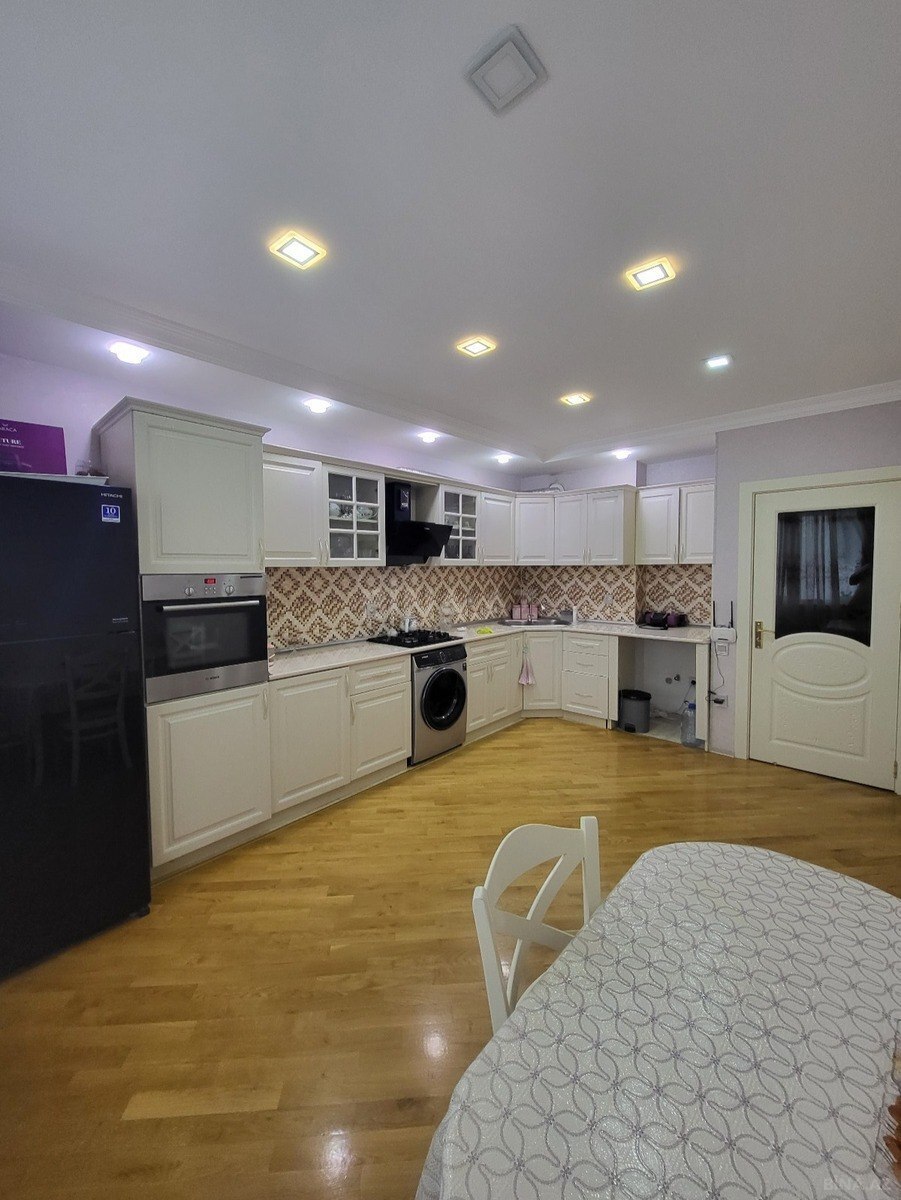 3 otaqlı Yeni tikili, 8 Noyabr m., Bakı