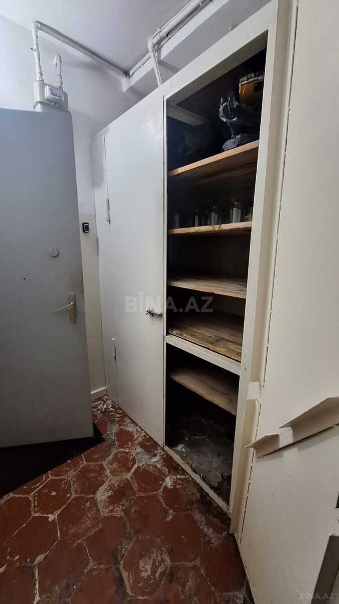 3 otaqlı Köhnə tikili, Elmlər Akademiyası m., Bakı