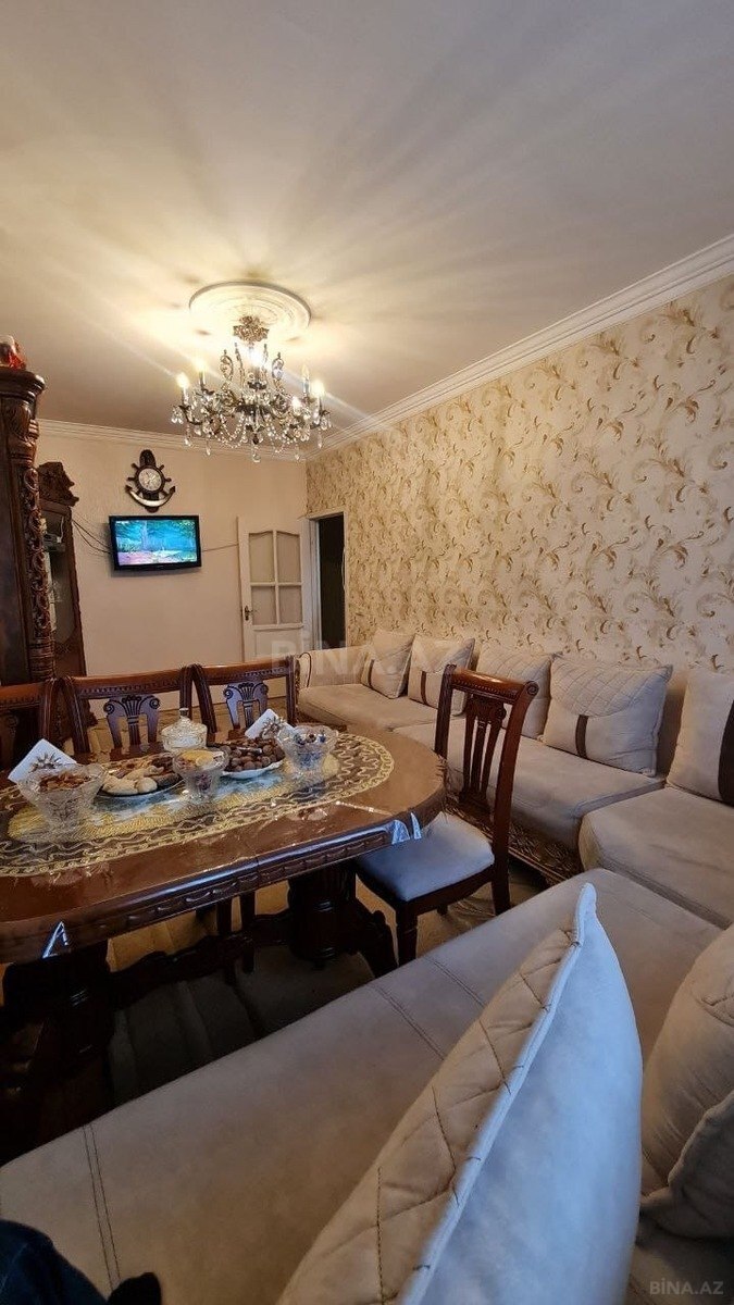 3 otaqlı Köhnə tikili, Memar Əcəmi m., Bakı
