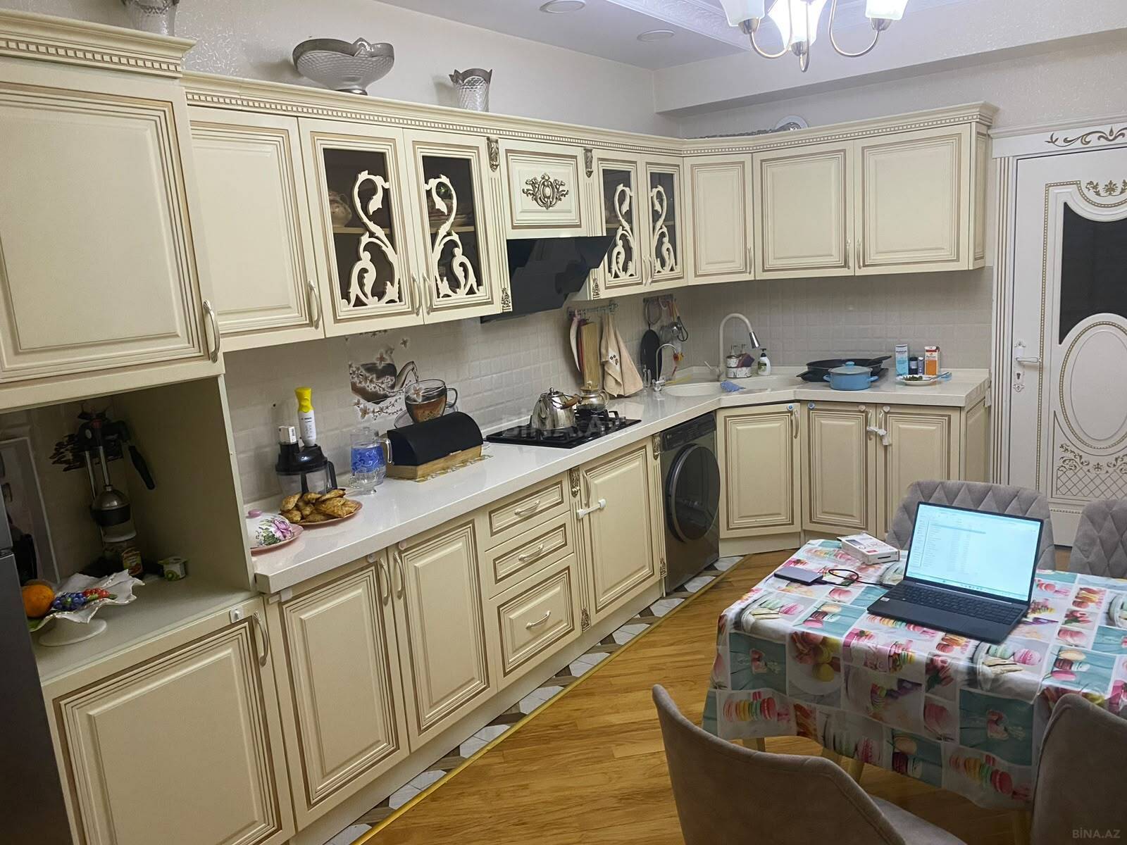 3 otaqlı Köhnə tikili, Səbail r., Bakı