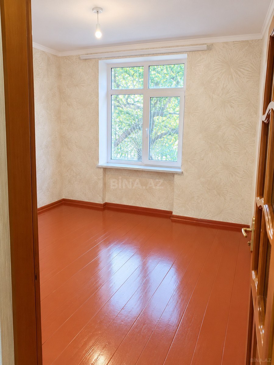 2 otaqlı Köhnə tikili, 8-ci mikrorayon q., Bakı