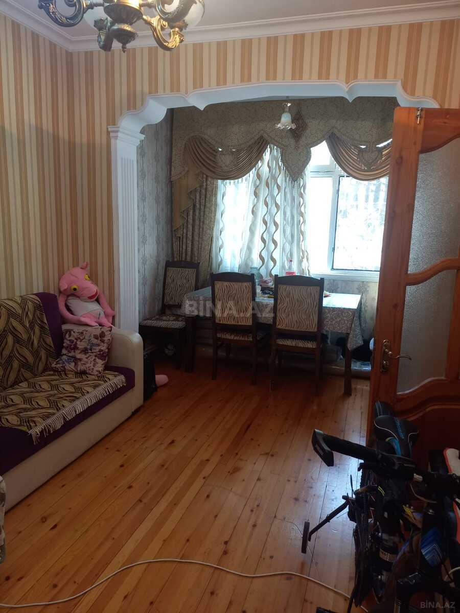 3 otaqlı Köhnə tikili, Memar Əcəmi m., Bakı