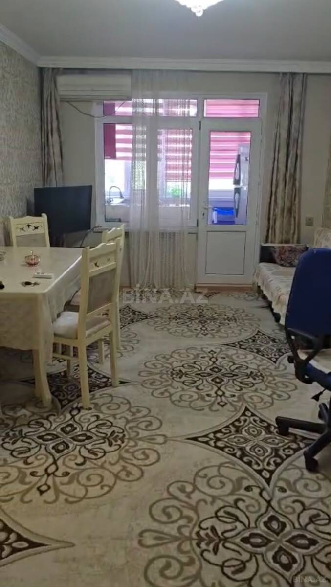 3 otaqlı Köhnə tikili, Neftçilər m., Bakı