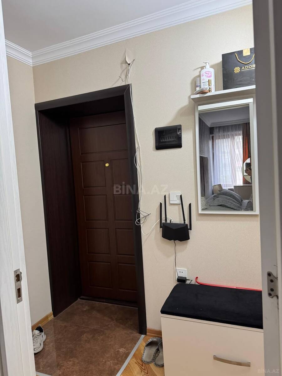 3 otaqlı Köhnə tikili, Memar Əcəmi m., Bakı