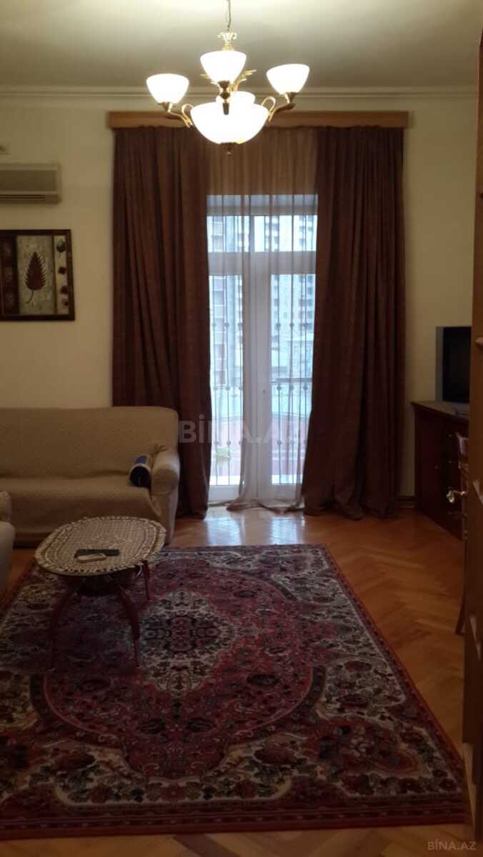 4 otaqlı Köhnə tikili, Nizami m., Bakı