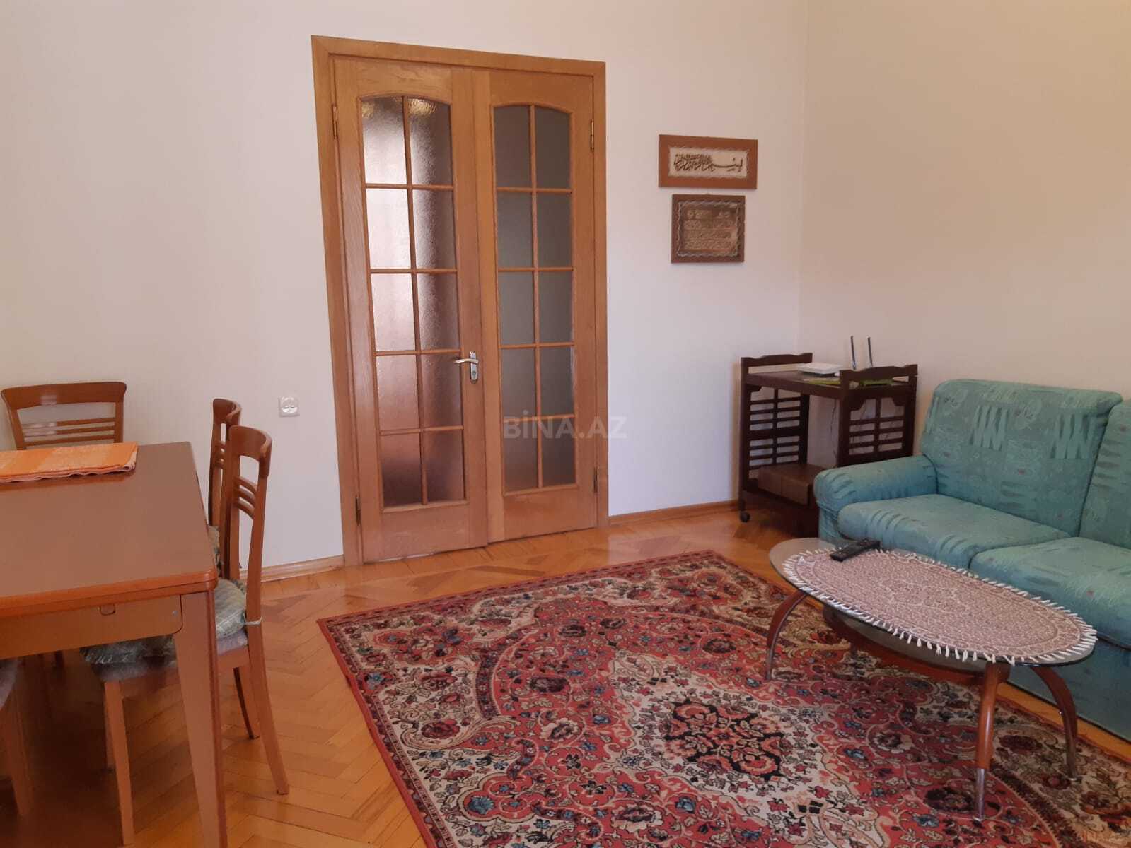 4 otaqlı Köhnə tikili, Nizami m., Bakı