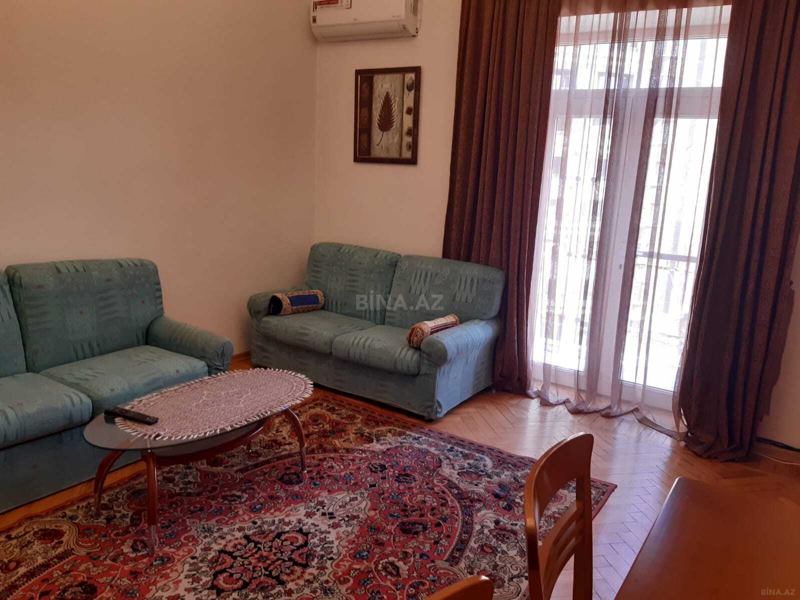 4 otaqlı Köhnə tikili, Nizami m., Bakı
