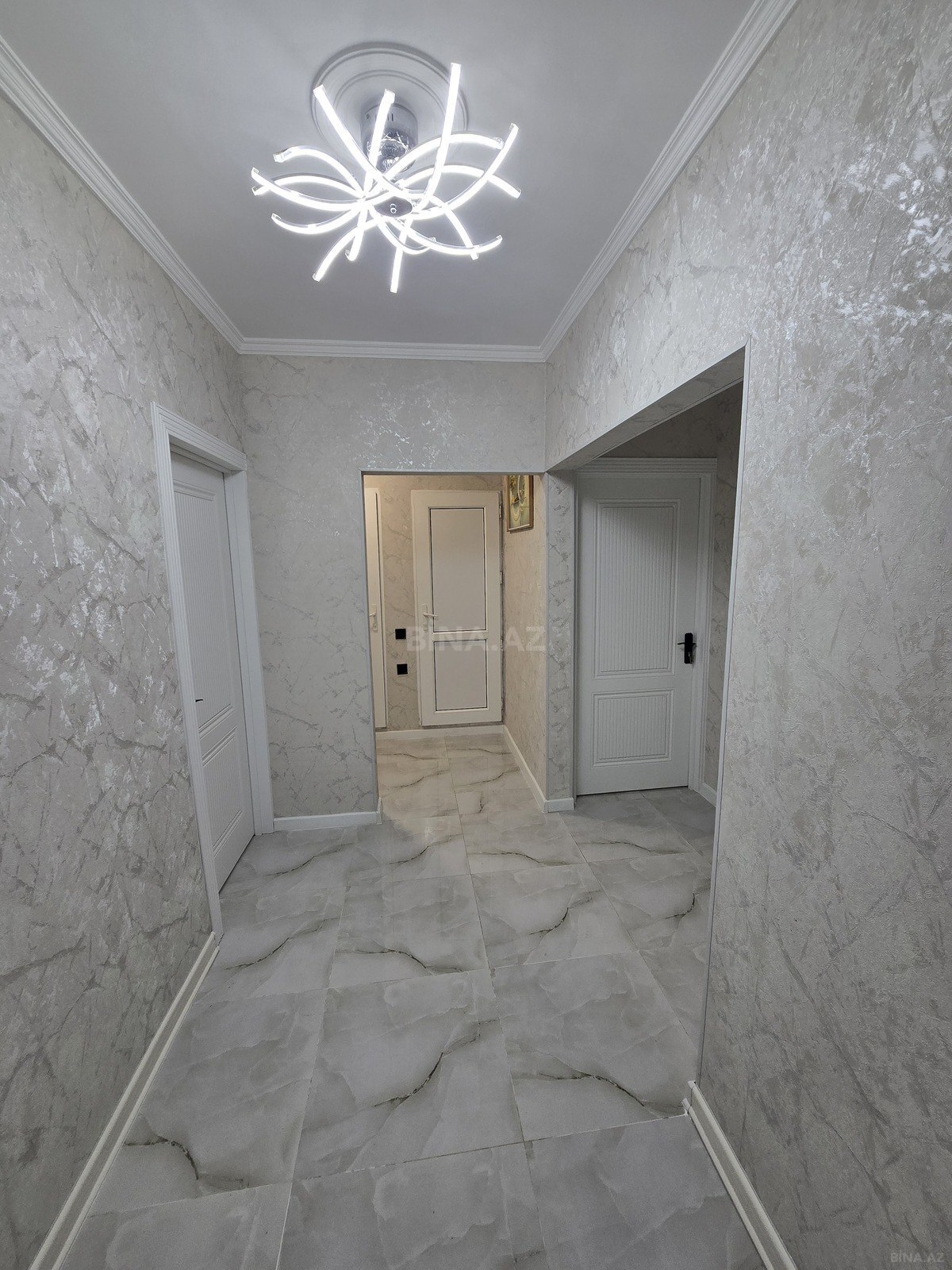 3 otaqlı Köhnə tikili, Həzi Aslanov m., Bakı