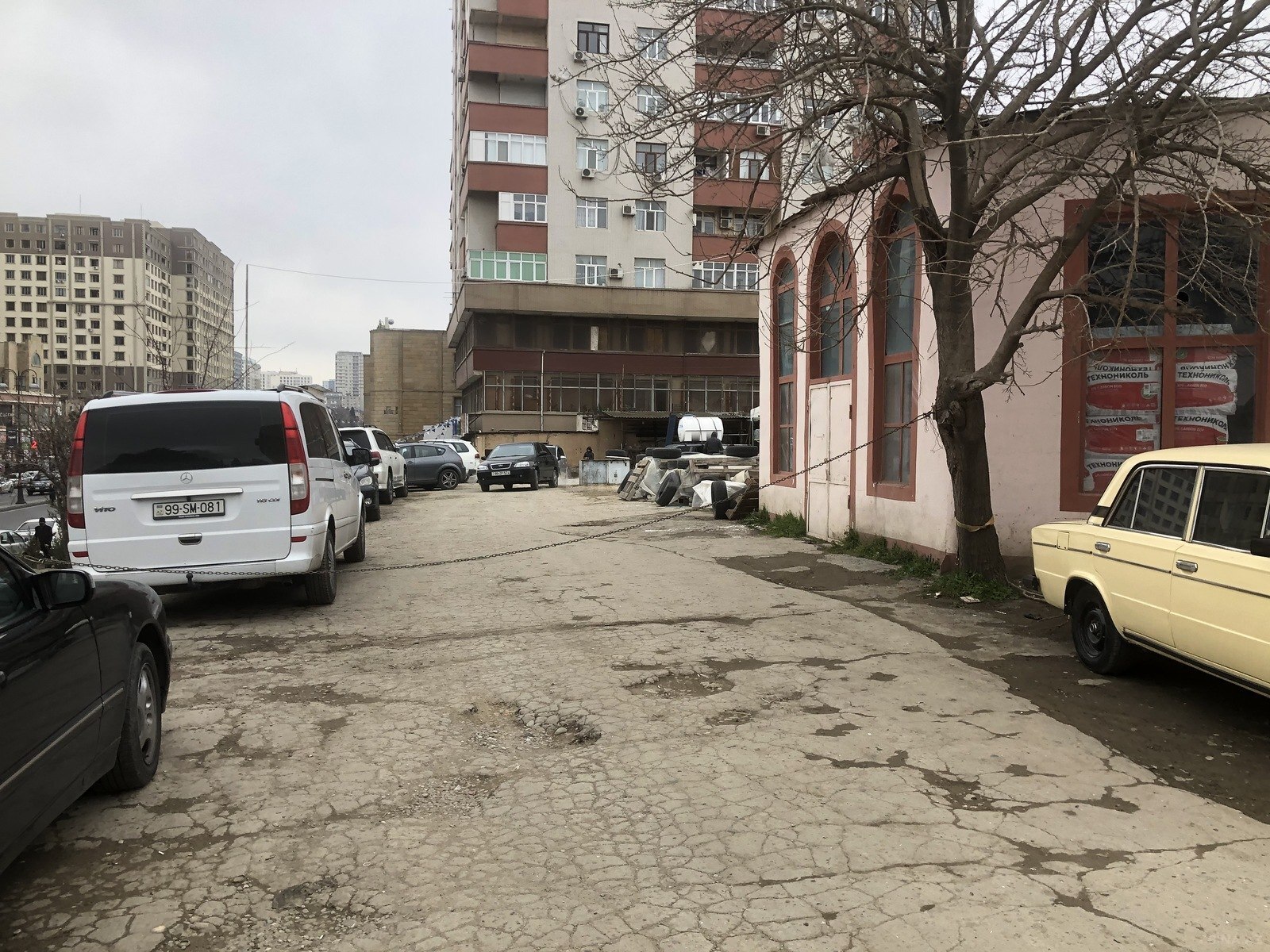 Obyekt İnşaatçılar m., Bakı
