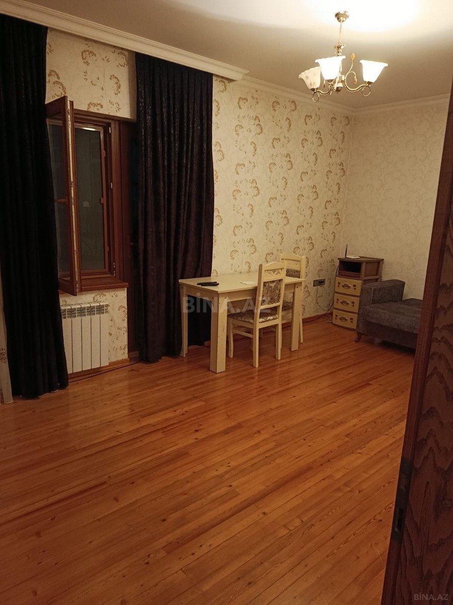 2 otaqlı Köhnə tikili, 8-ci mikrorayon q., Bakı