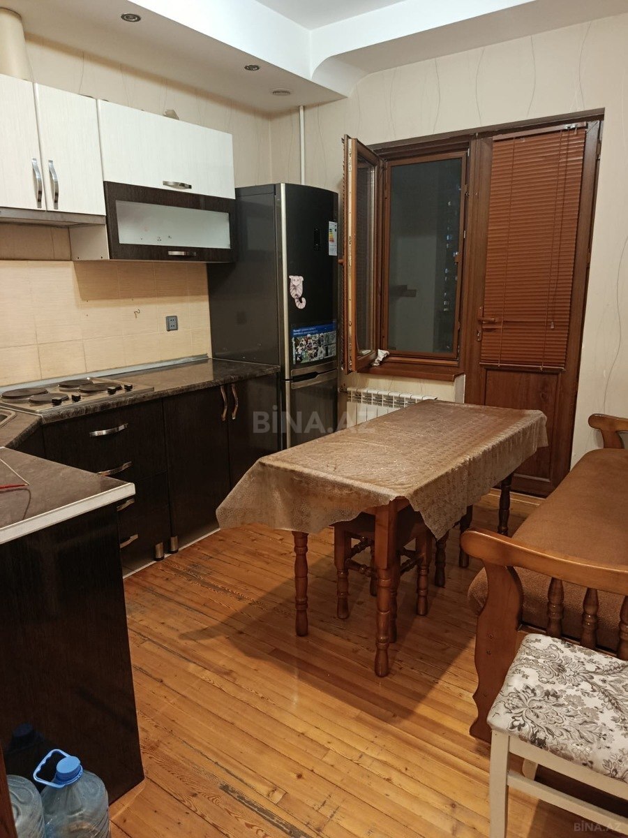 2 otaqlı Köhnə tikili, 8-ci mikrorayon q., Bakı