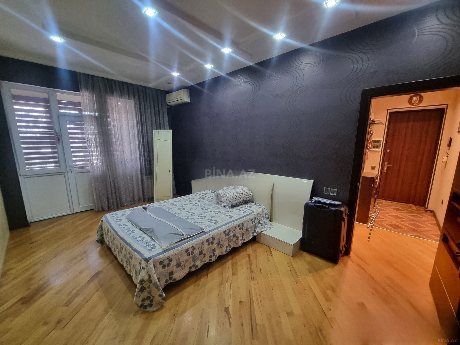 3 otaqlı Köhnə tikili, Şah İsmayıl Xətai m., Bakı