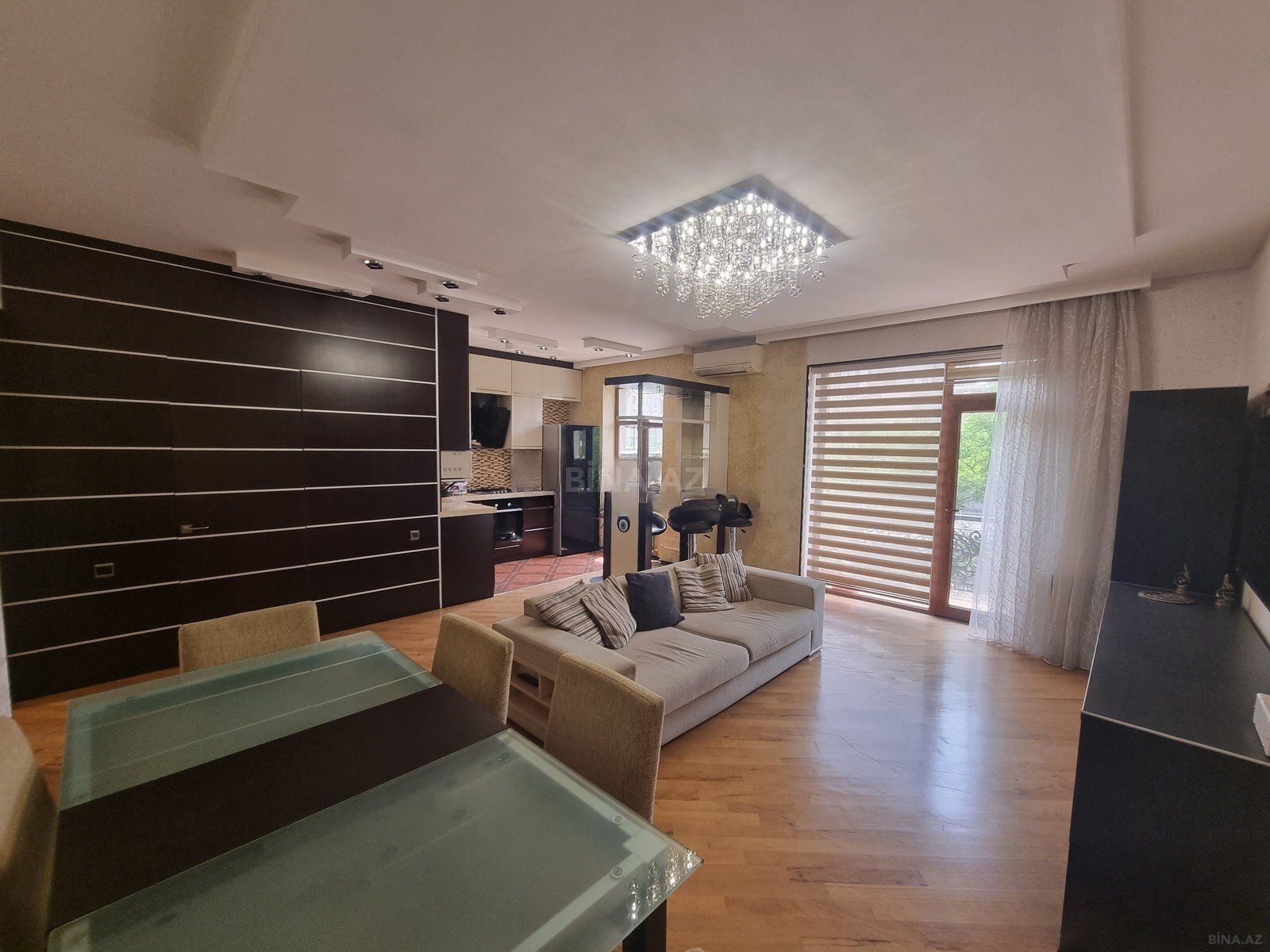 3 otaqlı Köhnə tikili, Şah İsmayıl Xətai m., Bakı