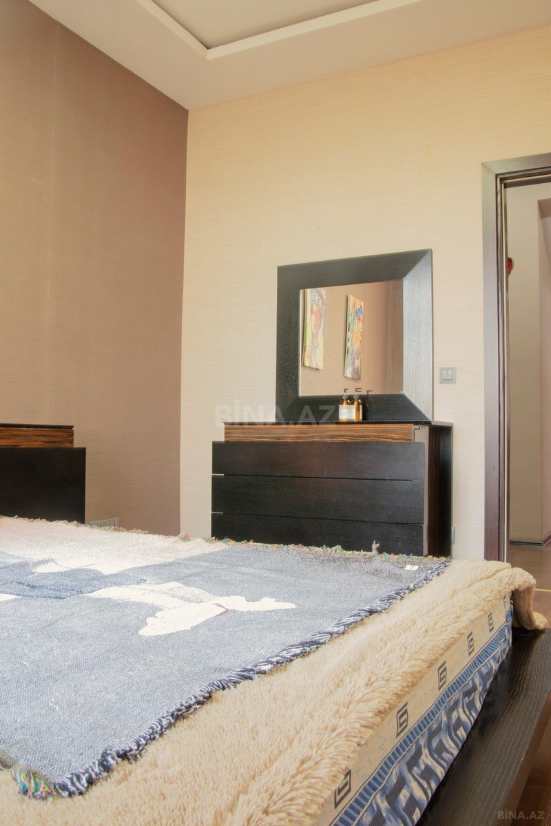 3 otaqlı Köhnə tikili, Şah İsmayıl Xətai m., Bakı