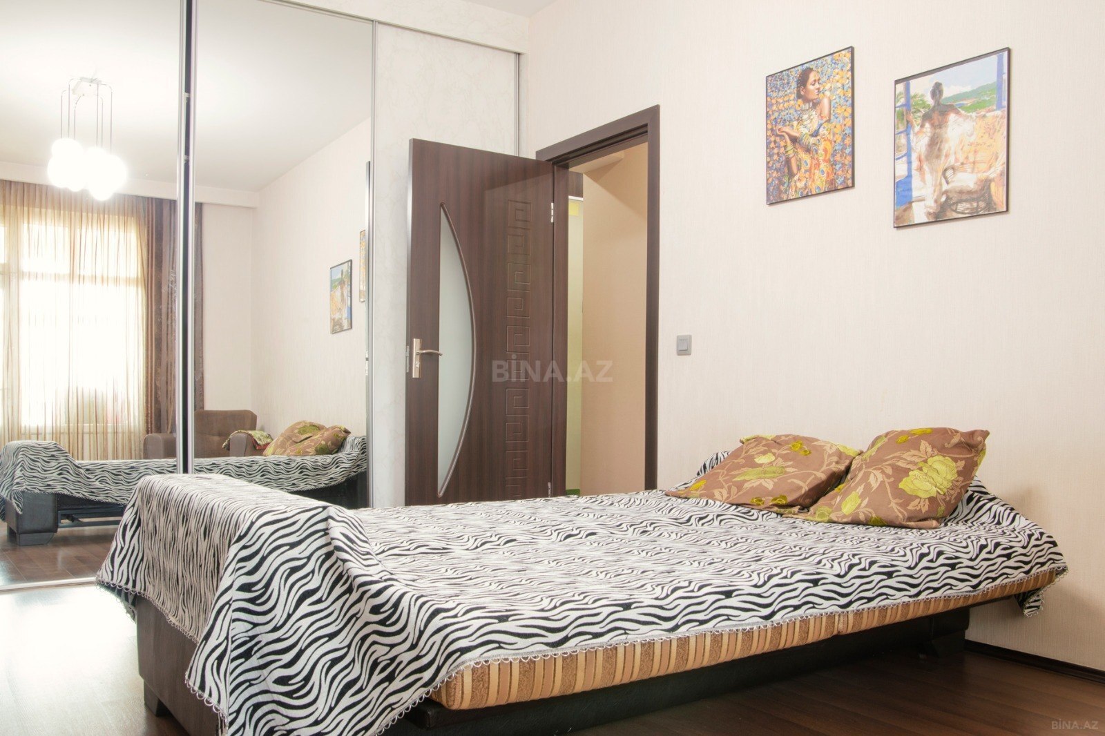 3 otaqlı Köhnə tikili, Şah İsmayıl Xətai m., Bakı