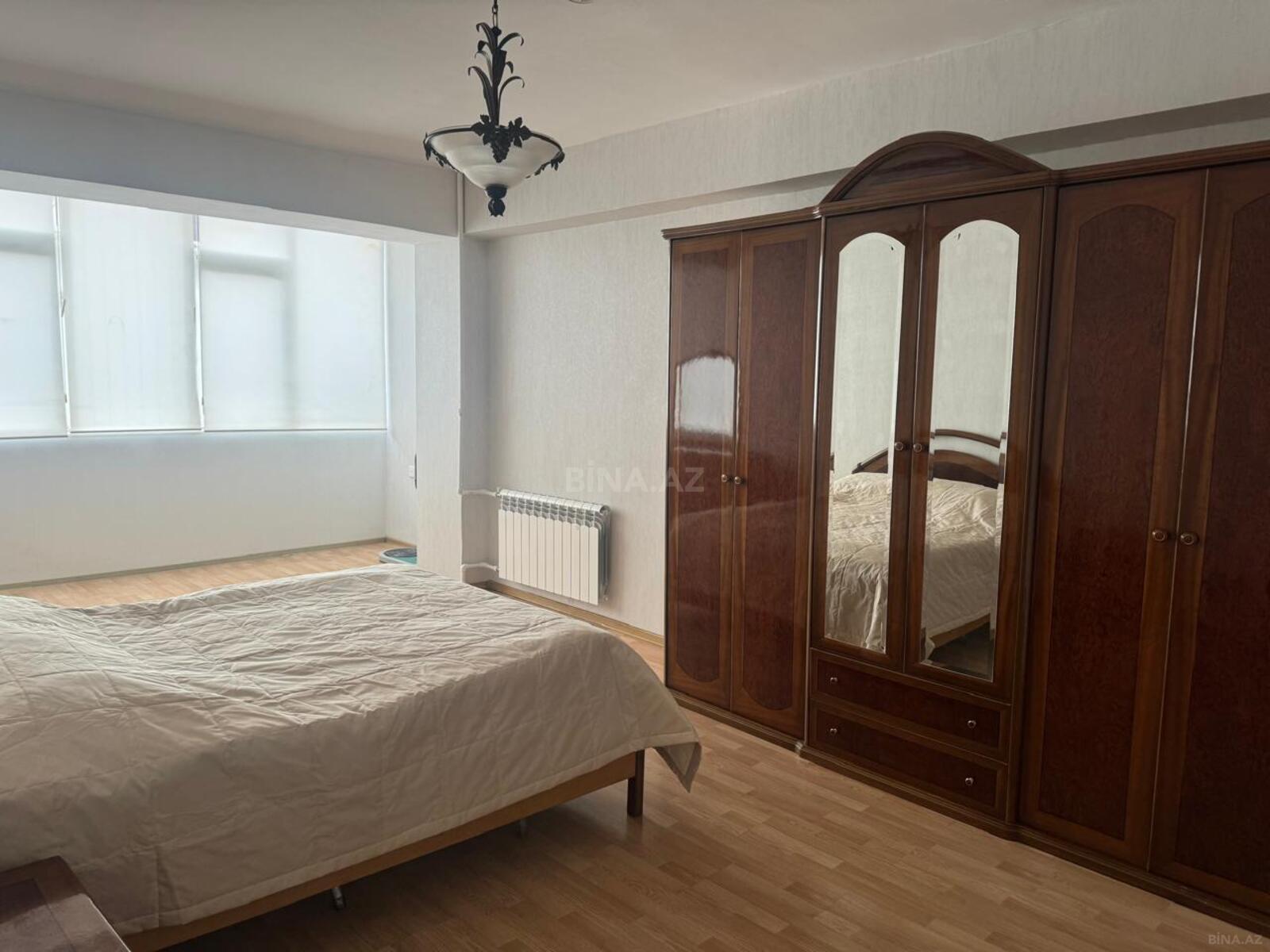 4 otaqlı Köhnə tikili, 28 May m., Bakı