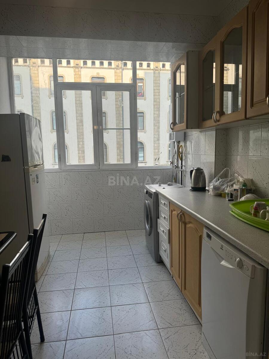 4 otaqlı Köhnə tikili, 28 May m., Bakı