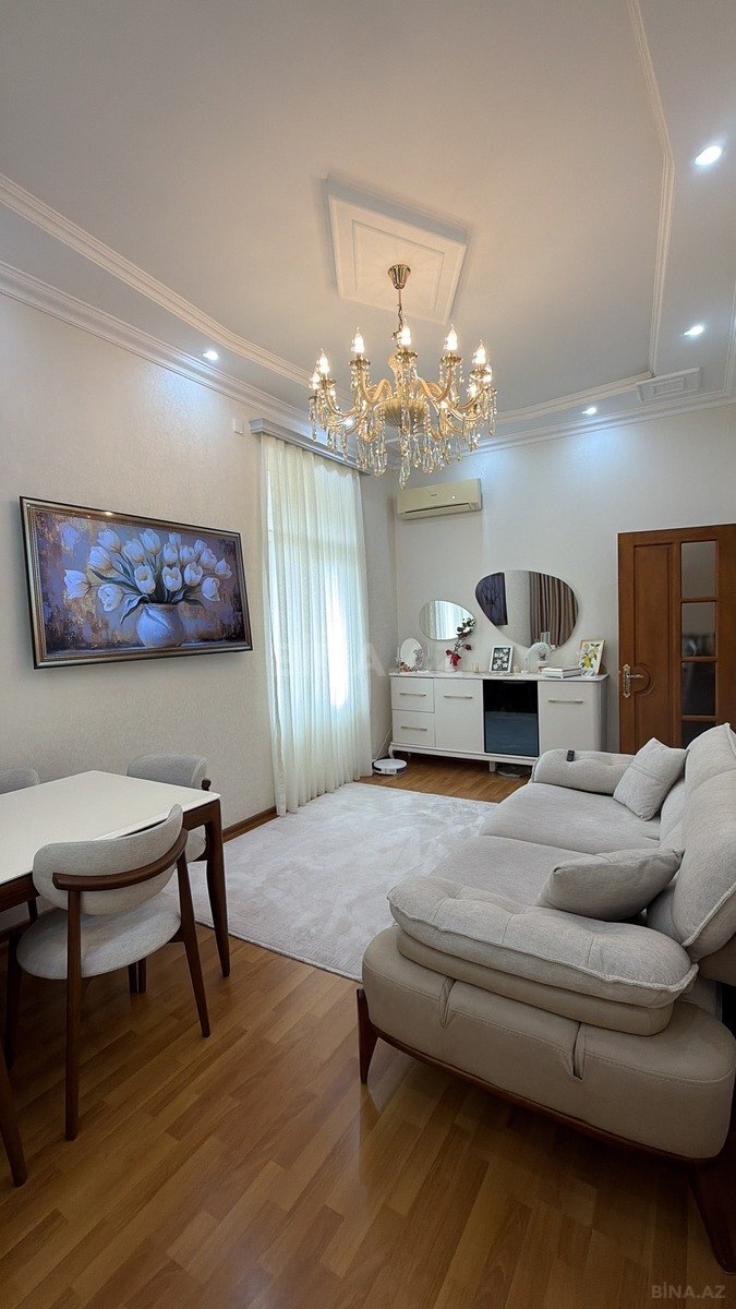 2 otaqlı Köhnə tikili, Bakıxanov q., Bakı