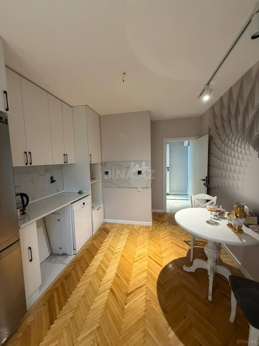 3 otaqlı Köhnə tikili, İnşaatçılar m., Bakı