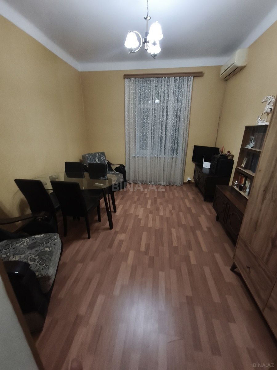3 otaqlı Köhnə tikili, Neftçilər m., Bakı